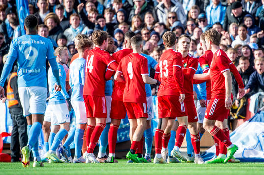 Upprörda känslor bland Malmö FFs och Skövde AIKs
