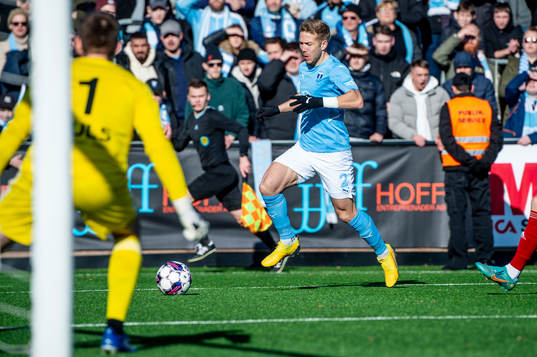 Malmö FFs Anton Tinnerholm mot Skövde AIKs målvakt