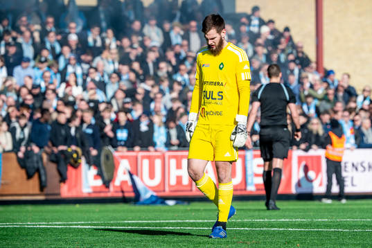 Skövde AIKs målvakt Markus Fröjd deppar