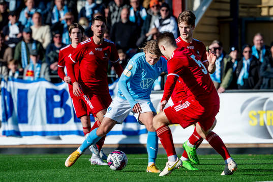 Malmö FFs Sebastian Nanasi mot Skövde AIKs Gustav Broman