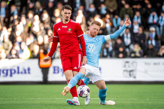 Skövde AIKs Aldin Basic mot Malmö FFs Anders Christiansen