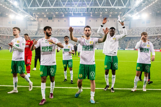 Hammarbys Montader Madjed och Nahir Besara jublar med