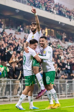 Hammarbys Montader Madjed jublar med Jusef Erabi och