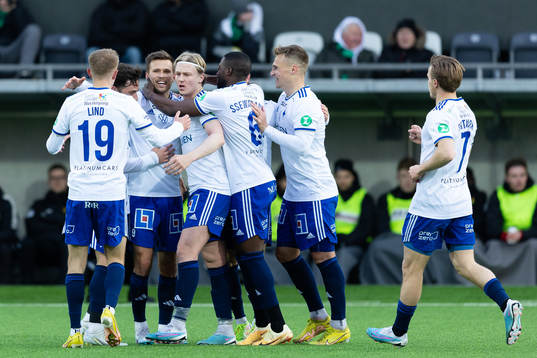 Norrköpings  Arnor Traustason jublar