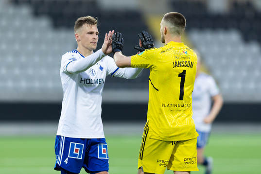 Norrköpings Marco Lund Nielsen jublar ihop med målvakt