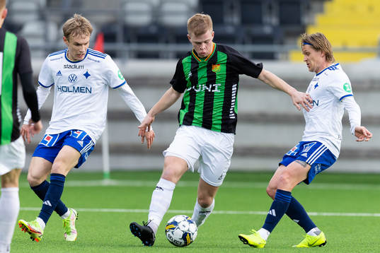 Norrköpings Marcus Baggesen och Ari Freyr Skulason mot