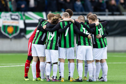 GAIS spelare samlade innan fotbollsmatchen i Svenska Cupen