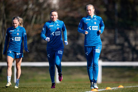Thea Bjelde, Anna Langås Jøsendal and Sara Hørte of