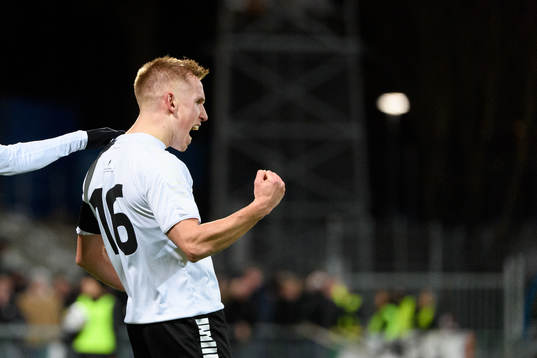 Örebros David Seger jublar
