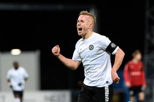 Örebros David Seger jublar