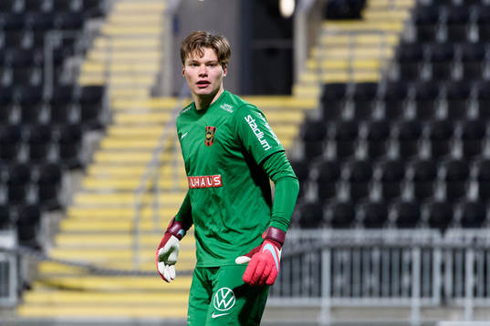 Brommapojkarnas målvakt Filip Sidklev