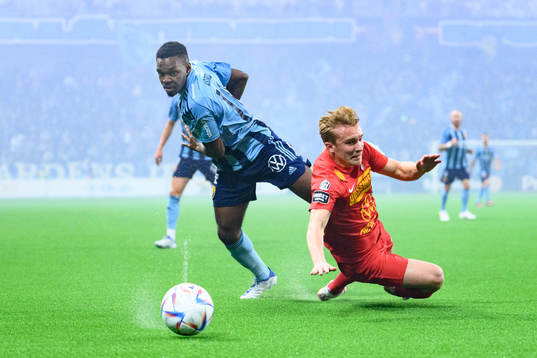 Djurgårdens Joel Asoro och Landskronas Edvin Dahlqvist