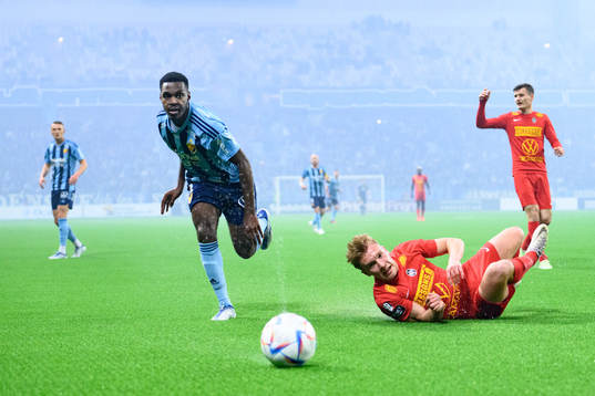 Djurgårdens Joel Asoro och Landskronas Edvin Dahlqvist