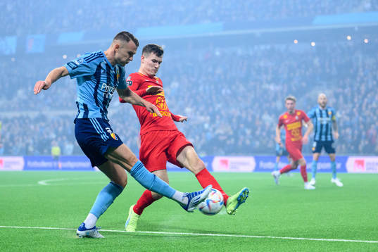 Djurgårdens Piotr Johansson och Landskronas Robin Dzabic