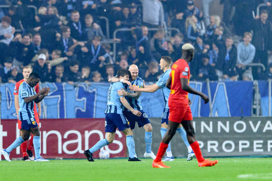 Djurgårdens Oliver Berg jublar 4-0