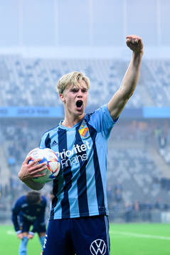 Djurgårdens Lucas Bergvall jublar