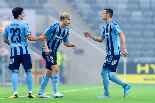Djurgårdens Lucas Bergvall byts in