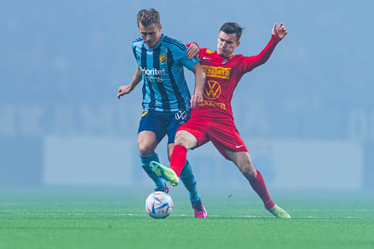 Djurgårdens Rasmus Schuller och Landskronas Robin Dzabic