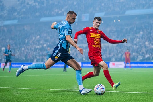 Djurgårdens Piotr Johansson och Landskronas Robin Dzabic