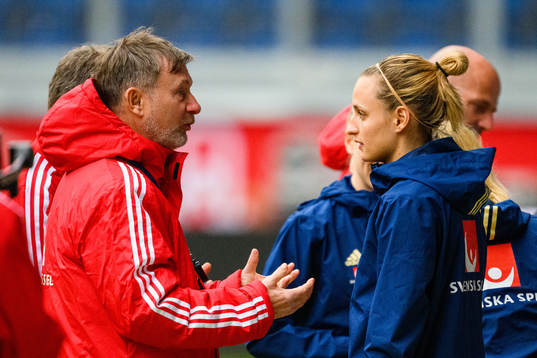 Head coach Peter Gerhardsson and Nathalie Björn of the