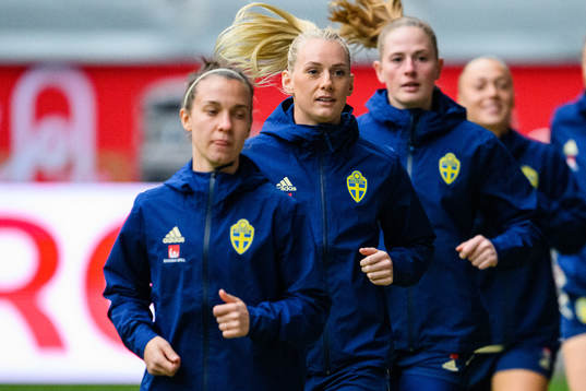 Julia Zigiotti Olme, Stina Blackstenius and goalkeeper Tove