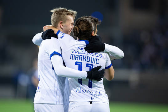 IFK Göteborgs Elias Hagen jublar med lagkamrater