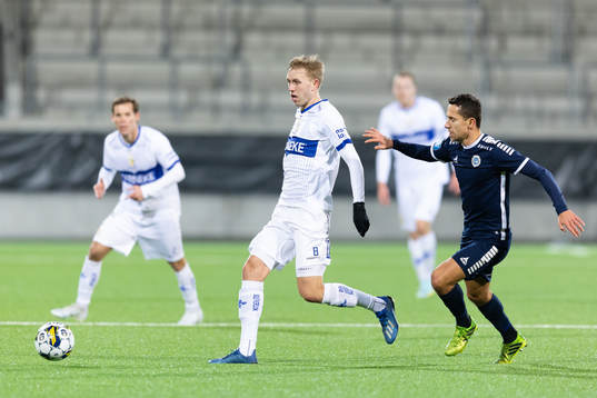 IFK Göteborgs Elias Hagen och Utsiktens Predrag Randelovic