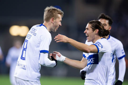 IFK Göteborgs Elias Hagen jublar ihop med Eman Markovic