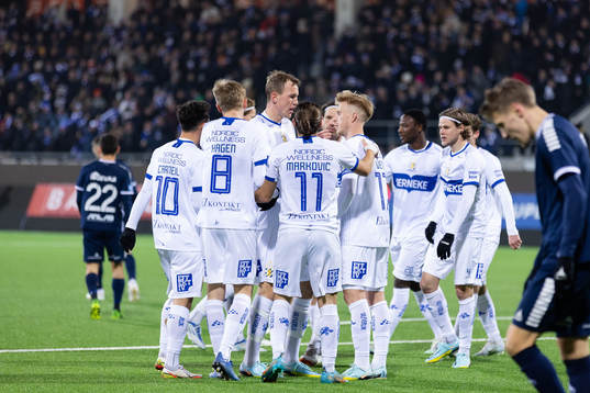IFK Göteborgs Elias Hagen jublar med lagkamrater