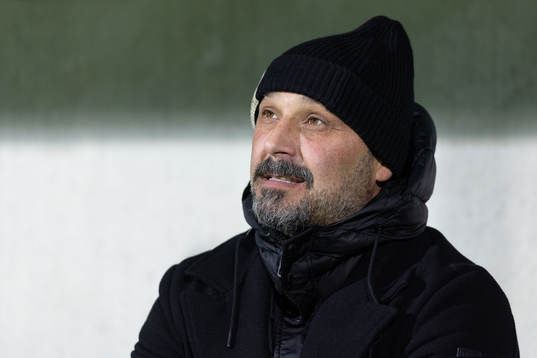 Utsiktens manager Bosko Orovic innan fotbollsmatchen i