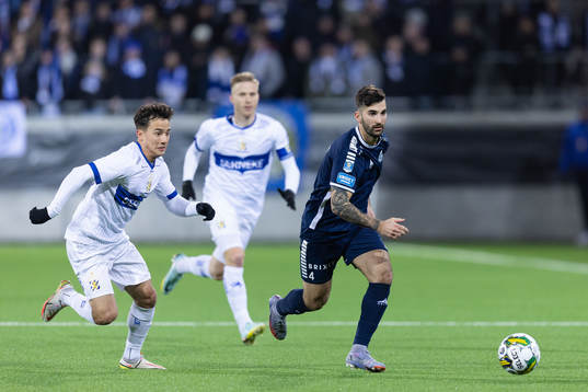 IFK Göteborgs Hussein Carneil och Utsiktens Allan Mohideen
