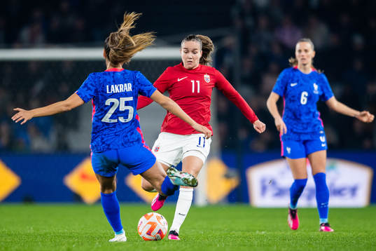Maelle Lakrar of France and Guro Reiten of Norway