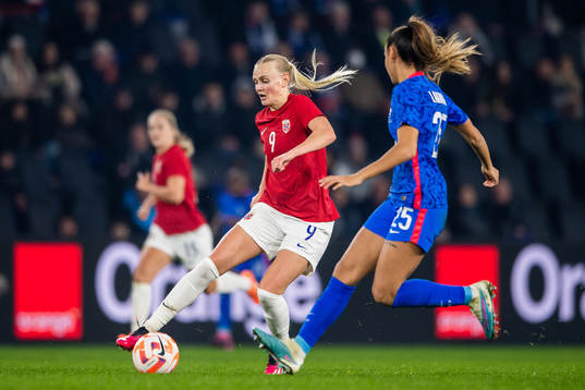 Karina Sævik of Norway and Maelle Lakrar of France