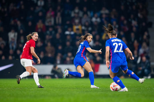 Marit Bratberg Lund of Norway and Delphine Cascarino of