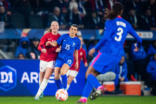 Frida Maanum of Norway and Kenza Dali of France