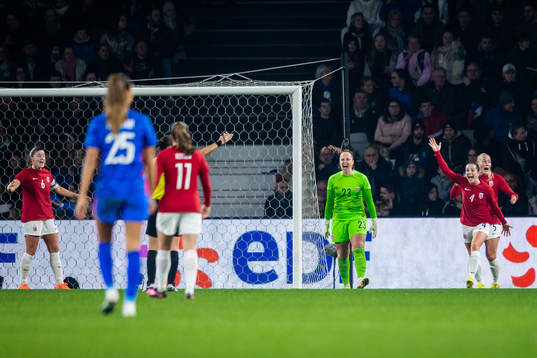 Maren Mjelde, goalkeeper Aurora Mikalsen, Tuva Hansen and