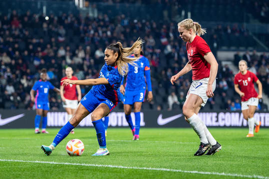 Maelle Lakrar of France and Julie Blakstad of Norway