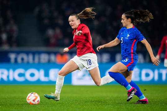 Frida Maanum of Norway and Julie Thibaud of France
