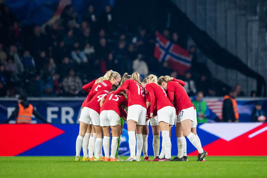 Players of Norway gather