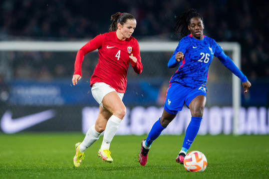 Tuva Hansen of Norway and Naomie Feller of France