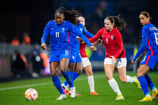 Kadidiatou Diani of France and Tuva Hansen of Norway
