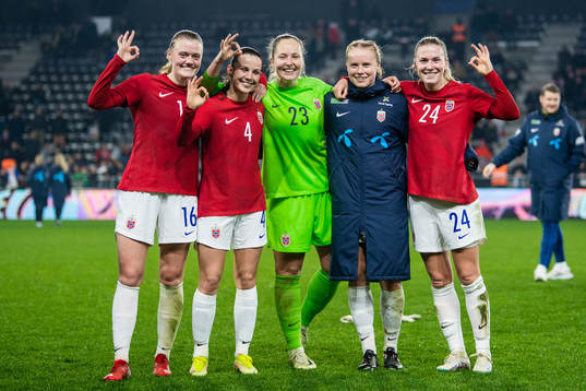 Mathilde Harviken, Tuva Hansen, goalkeeper Aurora Mikalsen,