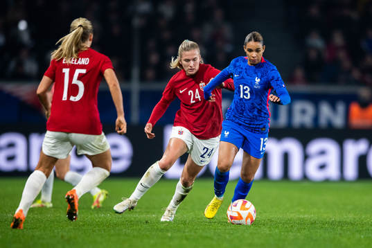 Emilie Nautnes of Norway and Estelle Cascarino of France