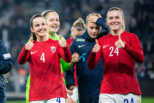 Tuva Hansen and Emilie Nautnes of Norway pose for photo