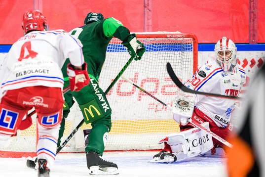 Färjestads Linus Johansson skjuter 4-2 bakom Timrås