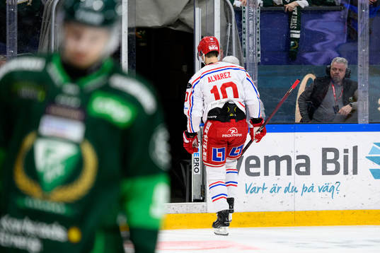 Timrås Robin Alvarez lämnar isen
