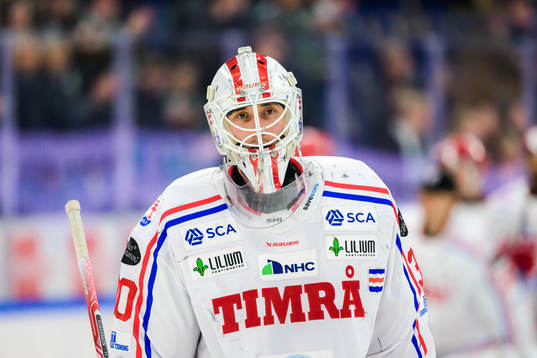 Timrås målvakt Jacob Johansson deppar