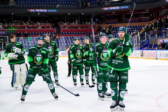 Färjestads spelare jublar