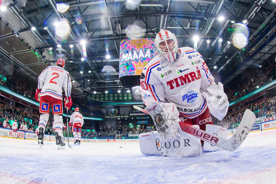 Timrås målvakt Jacob Johansson deppar