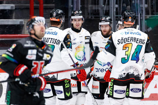 Malmö Redhawks Carl Persson jublar
